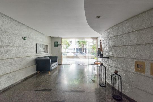 Hall de entrada de apartamento para alugar com 2 quartos, 80m² em Santo Agostinho, Belo Horizonte