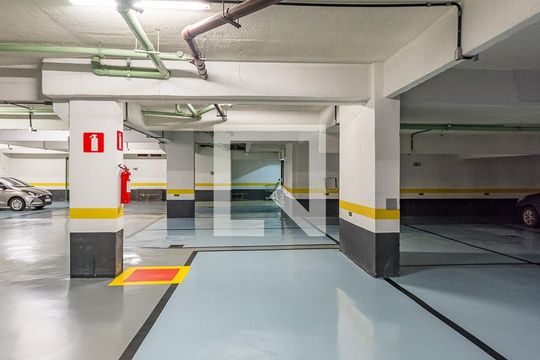 Garagem de apartamento para alugar com 2 quartos, 80m² em Santo Agostinho, Belo Horizonte