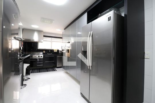 Cozinha de apartamento à venda com 5 quartos, 366m² em Alto da Lapa, São Paulo