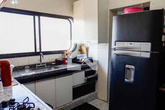 Cozinha de apartamento à venda com 4 quartos, 138m² em Vila Yara, Osasco