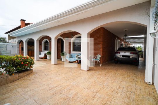 Garagem de casa para alugar com 3 quartos, 327m² em Jardim Pires de Mello, Sorocaba