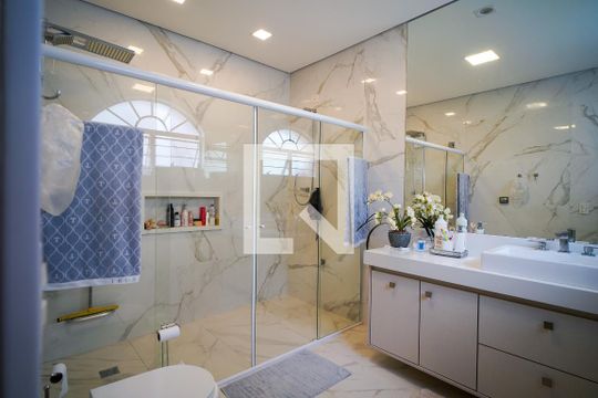 Banheiro da Suíte de casa para alugar com 3 quartos, 327m² em Jardim Pires de Mello, Sorocaba