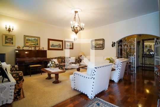 Casa para alugar com 3 quartos, 327m² em Jardim Pires de Mello, Sorocaba