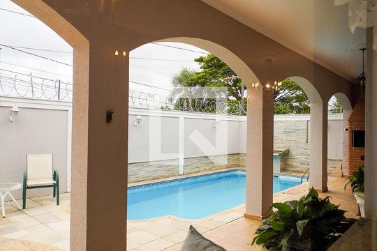 Vista da Sala de casa para alugar com 3 quartos, 327m² em Jardim Pires de Mello, Sorocaba