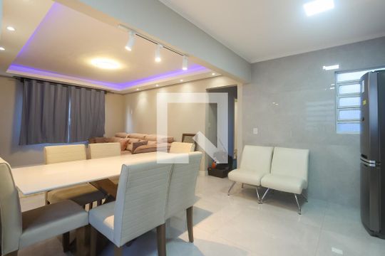 Cozinha de apartamento à venda com 3 quartos, 90m² em Jardim do Salso, Porto Alegre