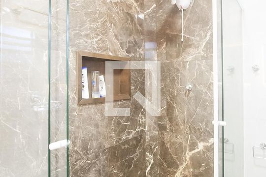 Banheiro social  de apartamento à venda com 3 quartos, 90m² em Jardim do Salso, Porto Alegre