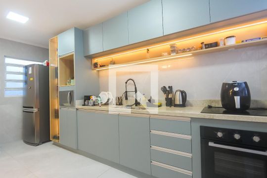 Cozinha de apartamento à venda com 3 quartos, 90m² em Jardim do Salso, Porto Alegre