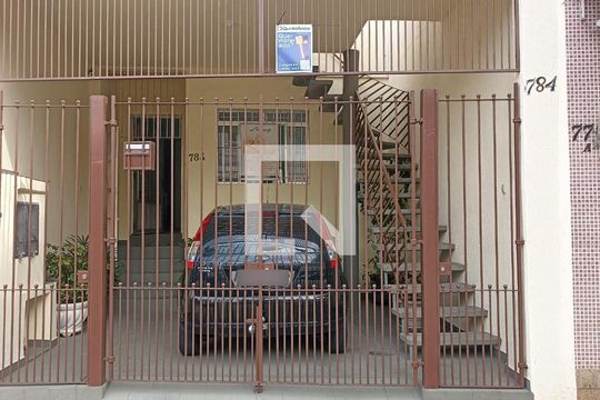 Fachada de casa à venda com 3 quartos, 250m² em Cambuci, São Paulo