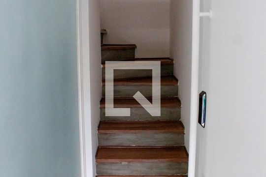 Corredor de casa de condomínio para alugar com 2 quartos, 110m² em Vila Morumbi, São Paulo