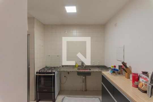 Cozinha de casa de condomínio à venda com 3 quartos, 90m² em Jardim Ipaussurama, Campinas