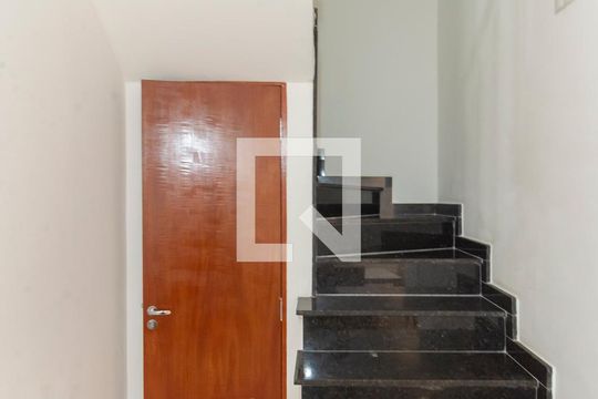 Escada de casa de condomínio à venda com 3 quartos, 90m² em Jardim Ipaussurama, Campinas