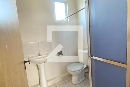 Banheiro de apartamento para alugar com 2 quartos, 32m² em Rio dos Sinos, São Leopoldo