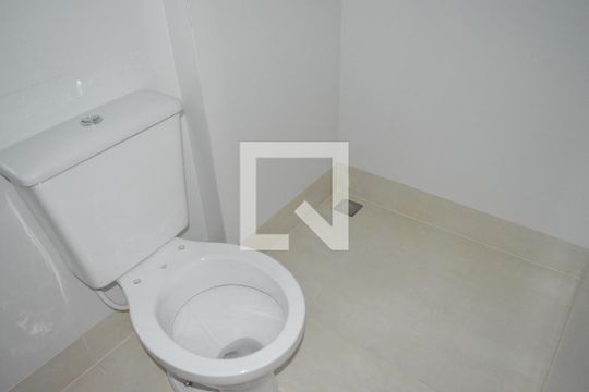Banheiro do Quarto de Serviço de apartamento à venda com 5 quartos, 179m² em Centro, Contagem