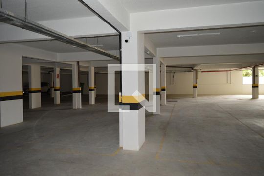 Garagem de apartamento à venda com 5 quartos, 179m² em Centro, Contagem