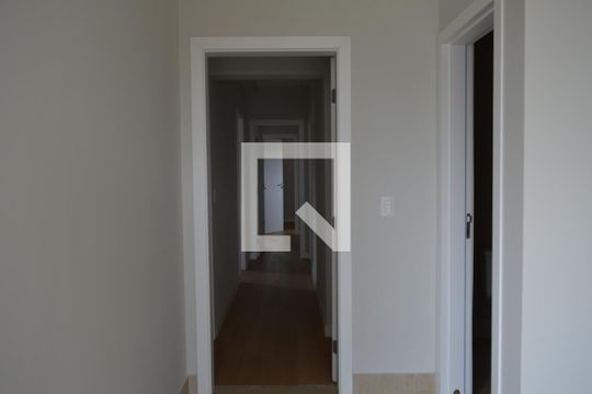 Corredor de apartamento à venda com 5 quartos, 179m² em Centro, Contagem