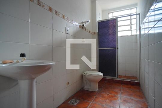 Banheiro Corredor de apartamento à venda com 1 quarto, 48m² em São Geraldo, Porto Alegre