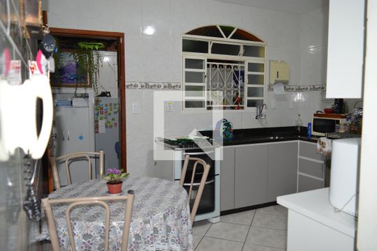 Cozinha de casa de condomínio à venda com 3 quartos, 82m² em Fonte Grande, Contagem