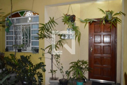 Sala de casa de condomínio à venda com 3 quartos, 82m² em Fonte Grande, Contagem