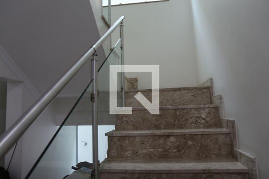 Escada de casa à venda com 3 quartos, 275m² em Vila Alpina, São Paulo