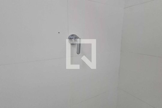 Banheiro de apartamento à venda com 2 quartos, 52m² em Padroeira, Osasco