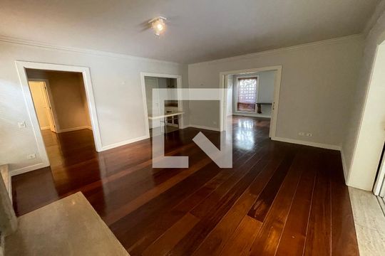 Sala 2 de casa à venda com 4 quartos, 400m² em Jardim Everest, São Paulo