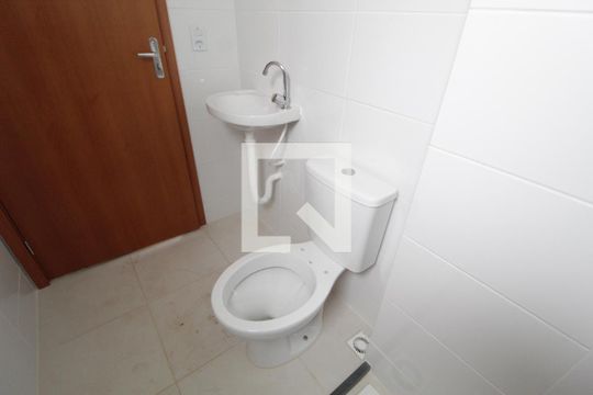 Banheiro Social de apartamento para alugar com 2 quartos, 47m² em Shopping Park, Uberlândia
