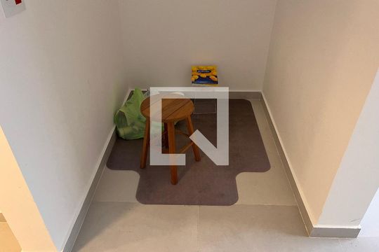 Closet da suíte 02 de apartamento para alugar com 3 quartos, 480m² em Pacaembu, São Paulo