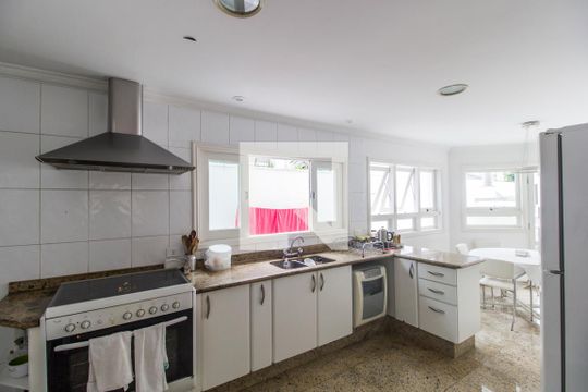 Cozinha de casa de condomínio à venda com 5 quartos, 435m² em Alphaville, Santana de Parnaíba