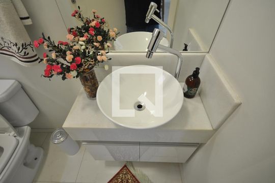 Lavabo de casa à venda com 3 quartos, 200m² em Vila Mazzei, São Paulo