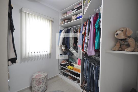 Closet de casa à venda com 3 quartos, 200m² em Vila Mazzei, São Paulo