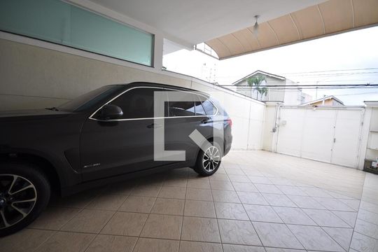Garagem de casa à venda com 3 quartos, 200m² em Vila Mazzei, São Paulo