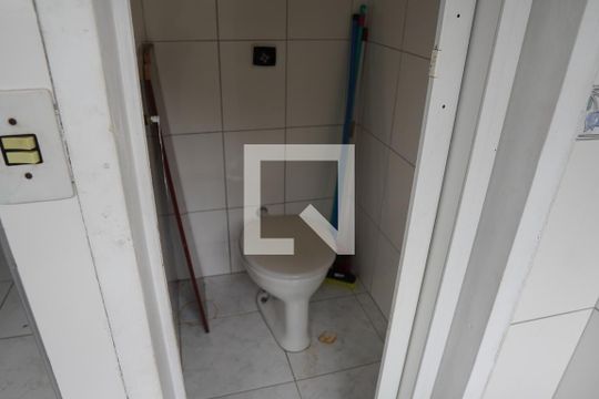 Banheiro de serviço de apartamento para alugar com 3 quartos, 80m² em Jardim Umuarama, São Paulo