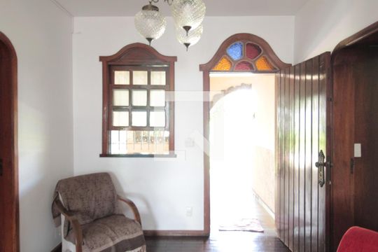 Casa para alugar com 4 quartos, 326m² em Castelo, Belo Horizonte