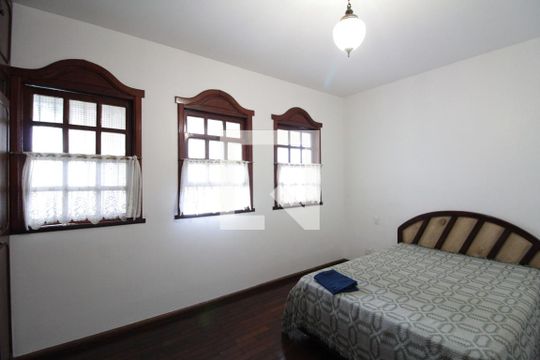 Suite de casa para alugar com 4 quartos, 326m² em Castelo, Belo Horizonte