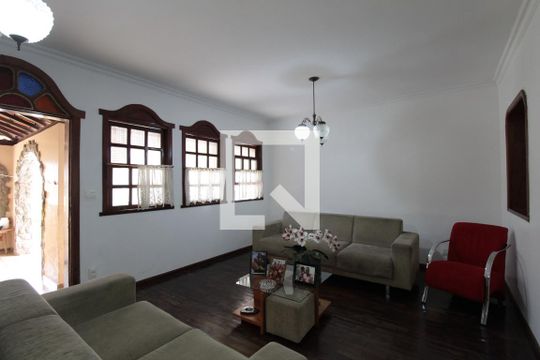 Casa para alugar com 4 quartos, 326m² em Castelo, Belo Horizonte