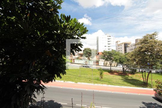 Área Externa de casa para alugar com 4 quartos, 326m² em Castelo, Belo Horizonte