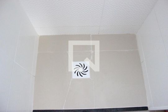Banheiro de apartamento para alugar com 2 quartos, 42m² em Jardim Novo Portugal, Guarulhos