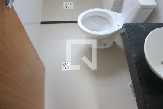 Banheiro de apartamento para alugar com 2 quartos, 42m² em Jardim Novo Portugal, Guarulhos