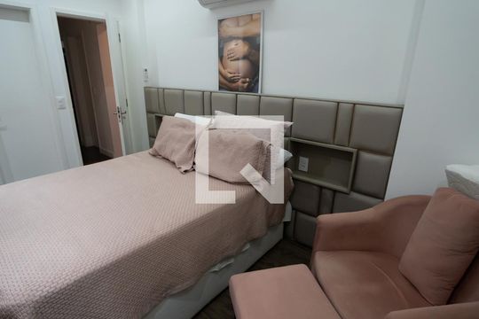 Suíte  de apartamento à venda com 2 quartos, 70m² em Santa Rosa, Niterói