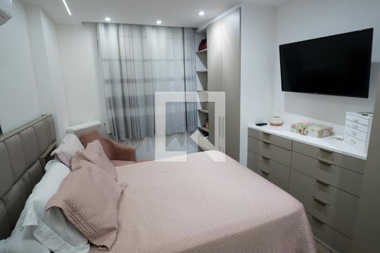 Suíte de apartamento à venda com 2 quartos, 70m² em Santa Rosa, Niterói