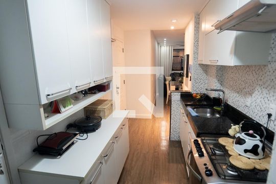 Cozinha de apartamento à venda com 2 quartos, 70m² em Santa Rosa, Niterói