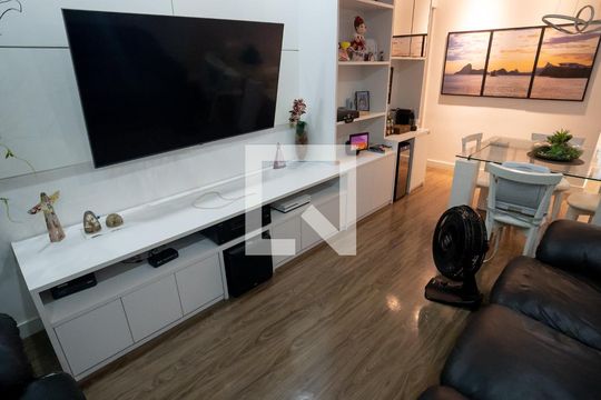 Sala de apartamento à venda com 2 quartos, 70m² em Santa Rosa, Niterói