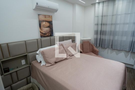 Suíte  de apartamento à venda com 2 quartos, 70m² em Santa Rosa, Niterói
