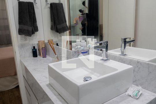 Suíte - Banheiro de apartamento à venda com 2 quartos, 70m² em Santa Rosa, Niterói