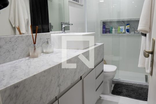 Suíte - Banheiro de apartamento à venda com 2 quartos, 70m² em Santa Rosa, Niterói