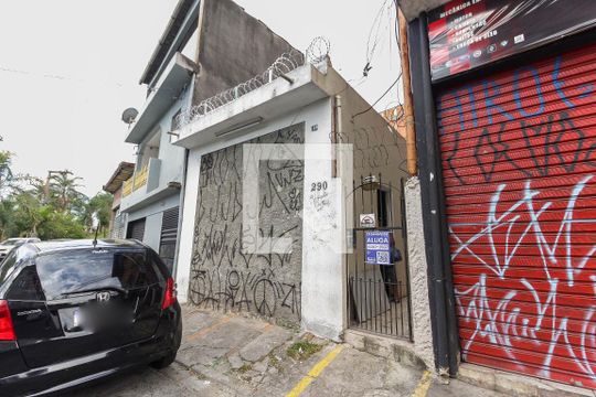 Fachada de casa para alugar com 1 quarto, 21m² em Jardim Helena, São Paulo