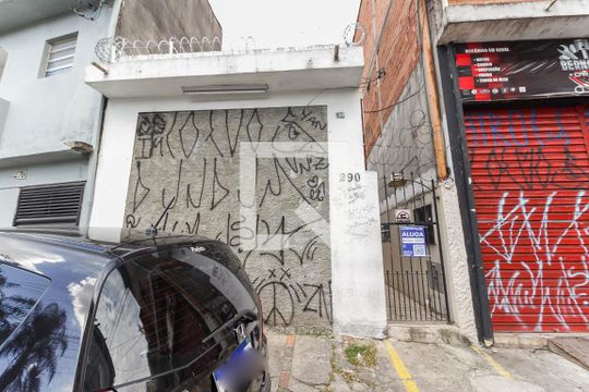 Fachada de casa para alugar com 1 quarto, 21m² em Jardim Helena, São Paulo