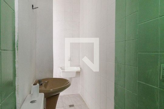 Banheiro de casa para alugar com 1 quarto, 21m² em Jardim Helena, São Paulo