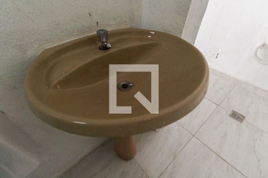 Banheiro de casa para alugar com 1 quarto, 21m² em Jardim Helena, São Paulo