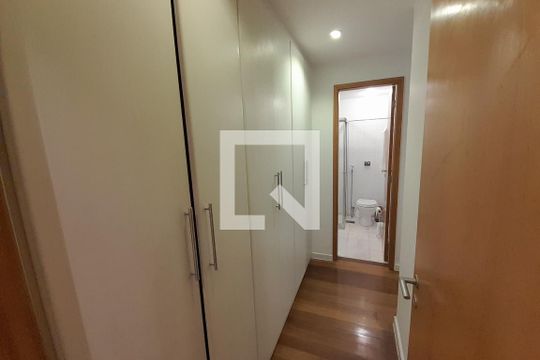 Corredor de apartamento à venda com 4 quartos, 120m² em Lagoa, Rio de Janeiro